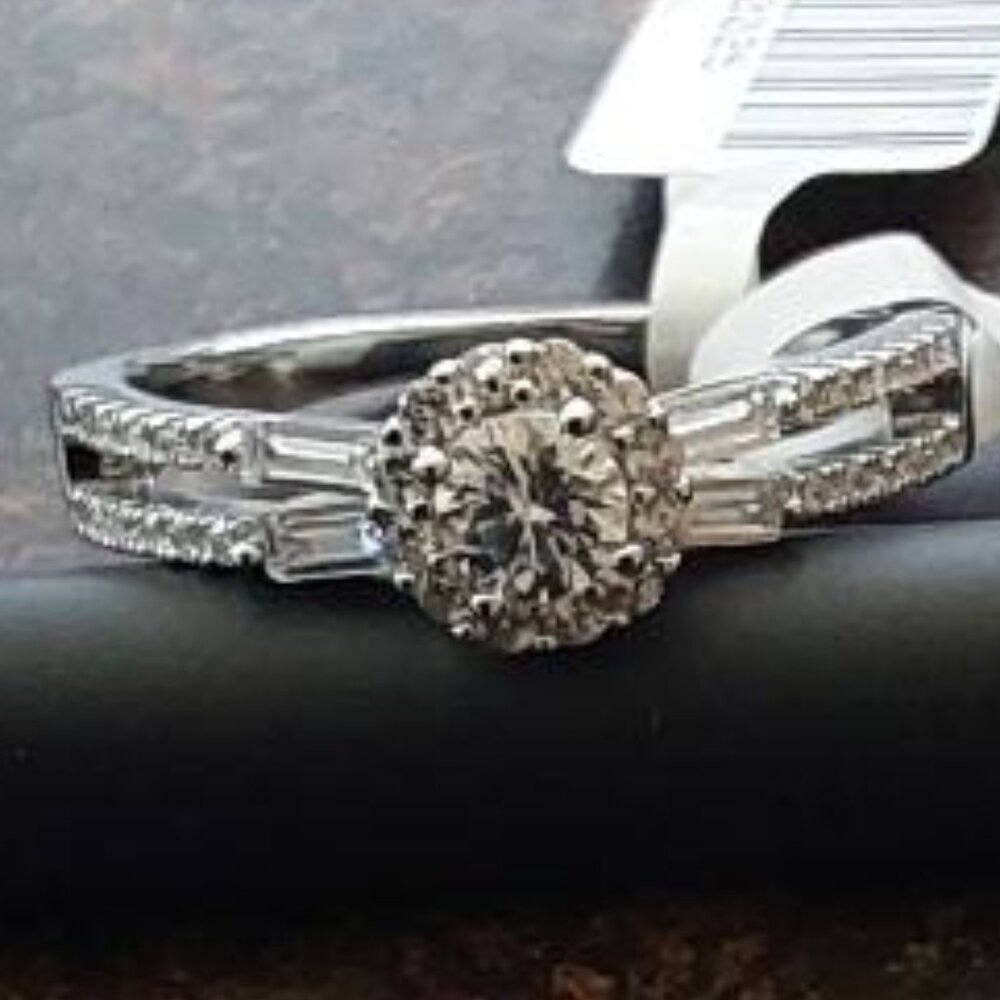 NWOT Sz 8 CZ 925 Ring Retails for $90